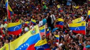 Опозицията във Венецуела опитва да вземе властта, но армията продължава да крепи Мадуро