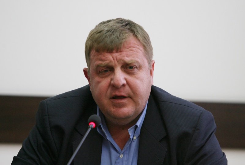 Каракачанов: Гетата са развъдник на неграмотност и престъпност, ще бъдат премахнати