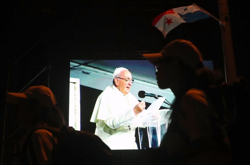 Папата говори пред стотици хиляди младежи в Панама, сн. ЕПА/БГНЕС