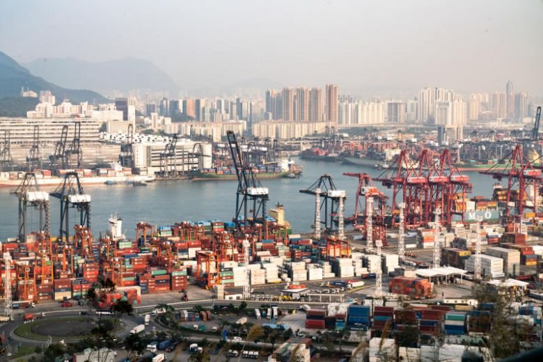 Хонконг, някога най-голямото пристанище на света, потъва в класациите