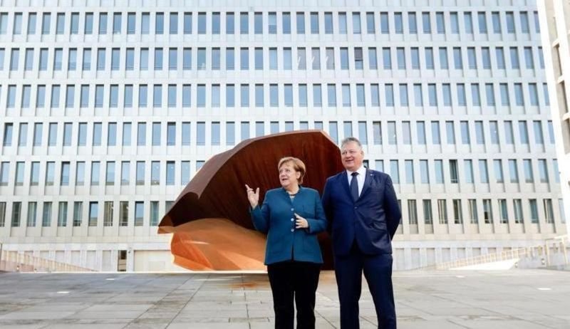 Меркел откри новата централа на германското външно разузнаване