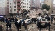Седеметажен блок рухна в Истанбул