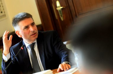 Управляващите избират нова ЦИК, но заобикалят закона с броя и разпределението на местата в нея