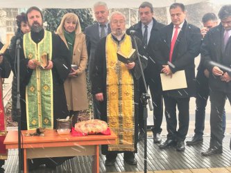 Министърът на регионалното развитие Петя Аврамова открива обновената сграда на общината