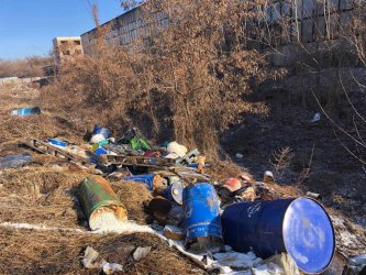 Тонове токсични отпадъци са изхвърлени край гара Яна