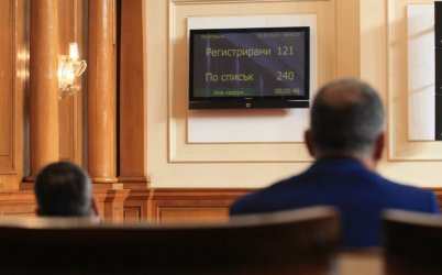 Управляващите пак не събраха кворум сами