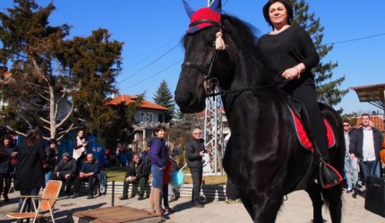 "Интернационалът" срещу "Бела, чао"