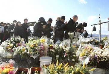 Светът си спомня за три трагични годишнини