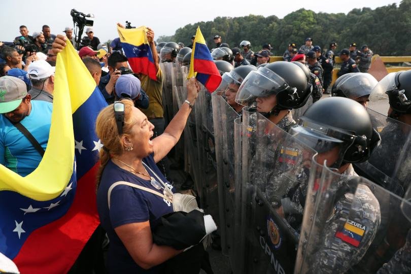 Сблъсъци на границата на Венецуела и Колумбия, венецуелски войници дезертираха