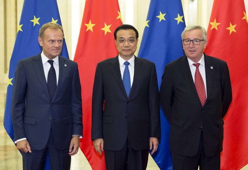 Китайският премиер Ли Къцян с председателя на Европейския съвет Доналд Туск (ляво) и председателя на ЕК Жан-Клод Юнкер