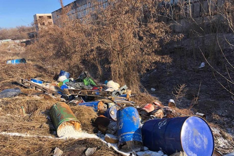 Тонове токсични отпадъци са изхвърлени край гара Яна