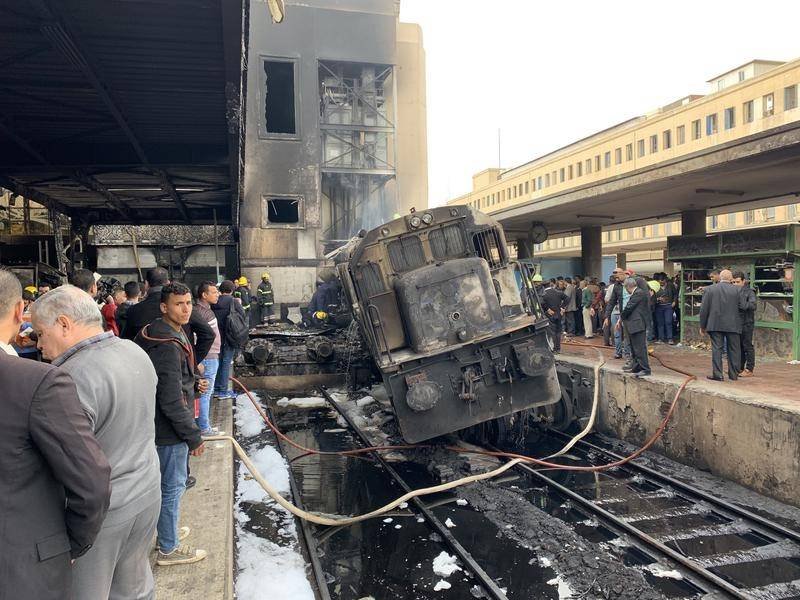 Бой между двама машинисти е станал причина за пожара на централната гара в Кайро