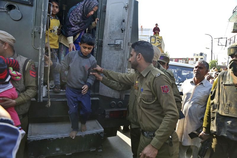 Напрежението по индийско-пакистанската граница предизвика евакуация в Кашмир