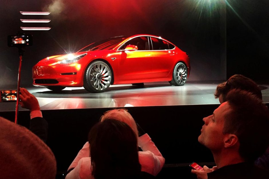 Седанът Model 3 е първият автомобил на Tesla предназначен за масовия пазар. 