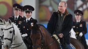 За 8 март Путин подари расов жребец на московски полицайки и поязди с тях