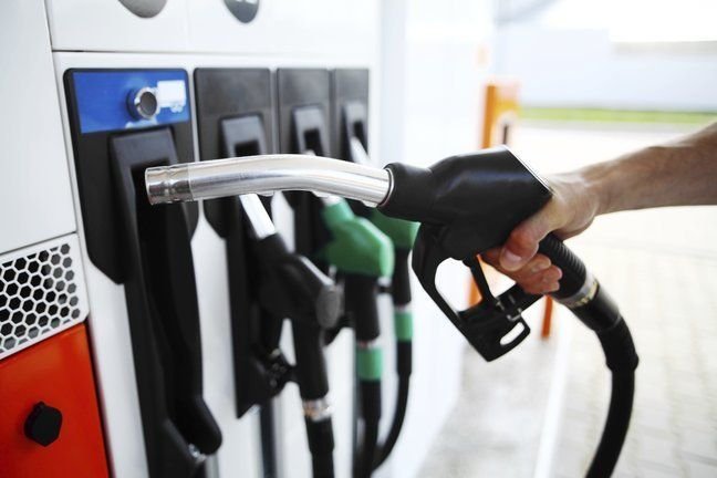 Разбивката на цената в касовите бележки за бензина се отлага за 1 октомври