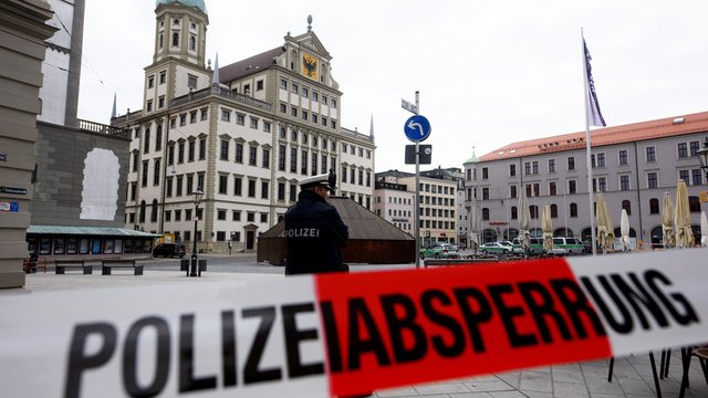 Полицейски заграждения пред кметството в Аугсбург