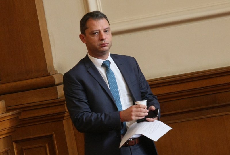 Делян Добрев пак подаде оставка като депутат заради хасковския "дрийм тийм"