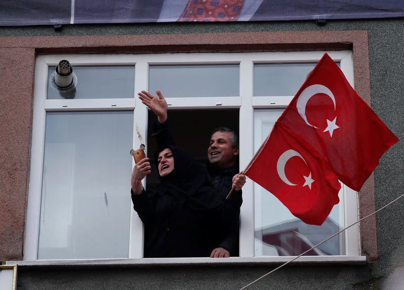 Партията на Ердоган води в Истанбул, но може да загуби Анкара