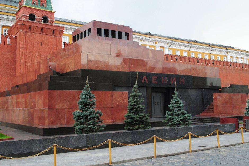 Руснак се опита да съживи мумията на Ленин със зехтин