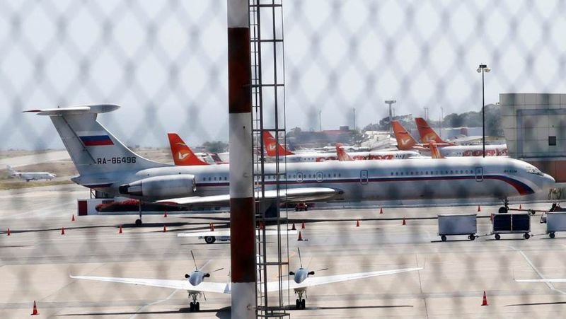 Два руски самолета с 99 военни и 35 тона техника са кацнали в Каракас