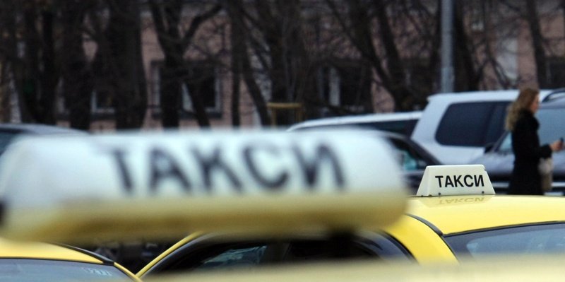 Данъчни и МВР в мащабна акция срещу нелегални таксита в Пловдив