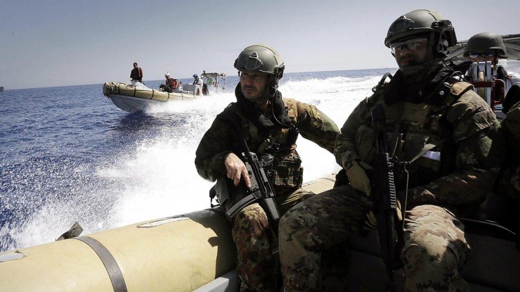 Испания заменя Великобритания начело на мисия за борба с пиратството