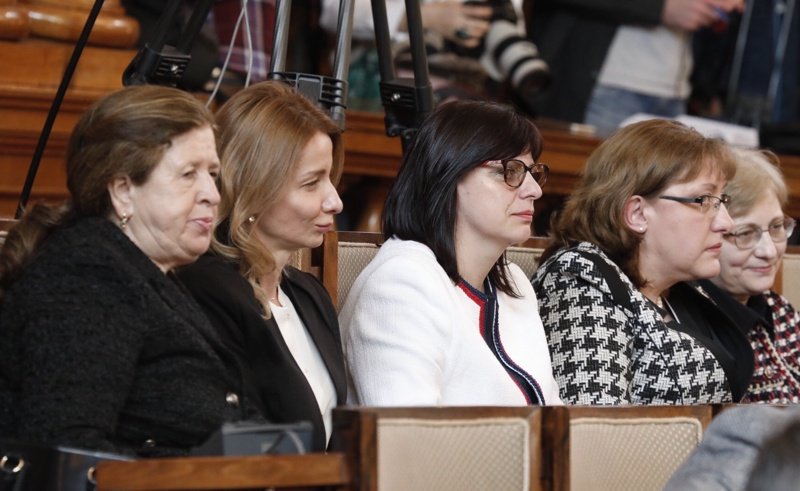 Част от новоизбрания състав на Централната избирателна комисия. Председателят Стефка Стоева е крайната вляво. Сн. БГНЕС
