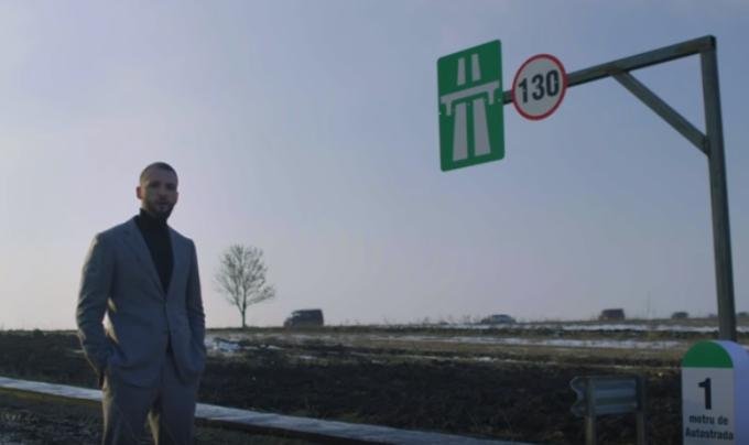 Бизнесменът Щефан Мандаки открива своята завършена еднометрова магистрала.