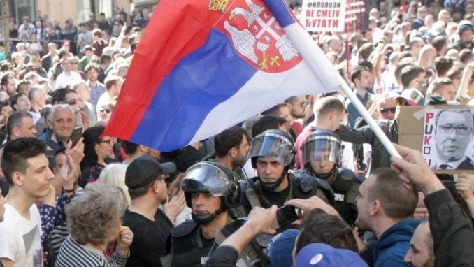 Протестите срещу Вучич в Белград ескалират
