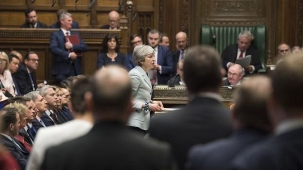 Британският парламент търси мнозинство за алтернативен път за (против) Брекзит