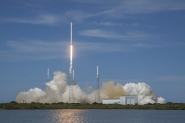 Нов космически успех на Илън Мъск
