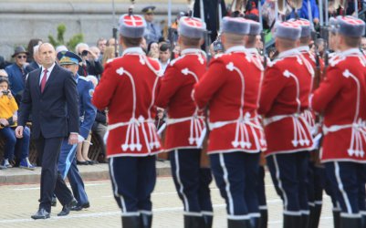 Президентът към генералите: Мълчанието за финансирането на армията може да е скъпо