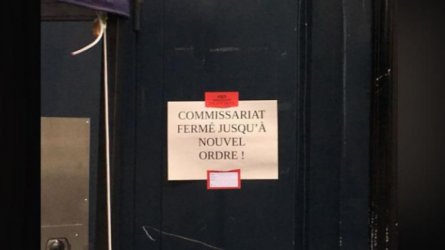 Полицейскиятт участък информира, че е затворен заради бълхите
