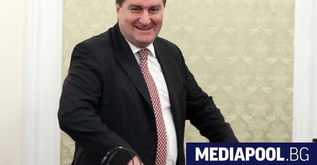 Валентин Златев вече не е управител на Лукойл България С