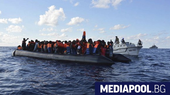 Либийската брегова охрана е заловила в четвъртък в Средиземно море