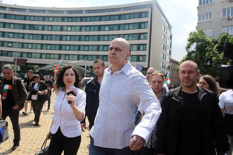 Слави Трифонов протестира пред парламента преди две години. Сн. БГНЕС