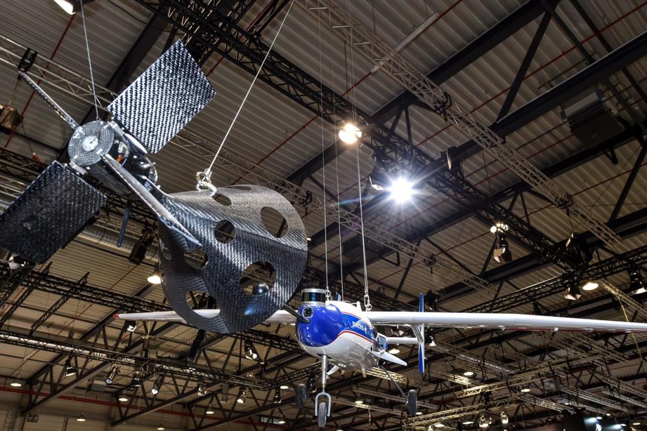Прототип на аеродинамично управлявана „кошница“ за улавяне на ракетен ускорителбеше показан на изложението за аеро-космически иновации в Берлин през 2018 г. По проекта FALConсе разработва усъвършенствана версия на "уловителя". 