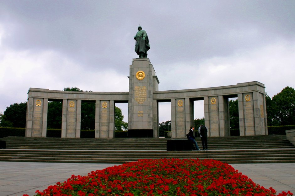 Видеокамери ще следят за вандализъм срещу паметника във Виена