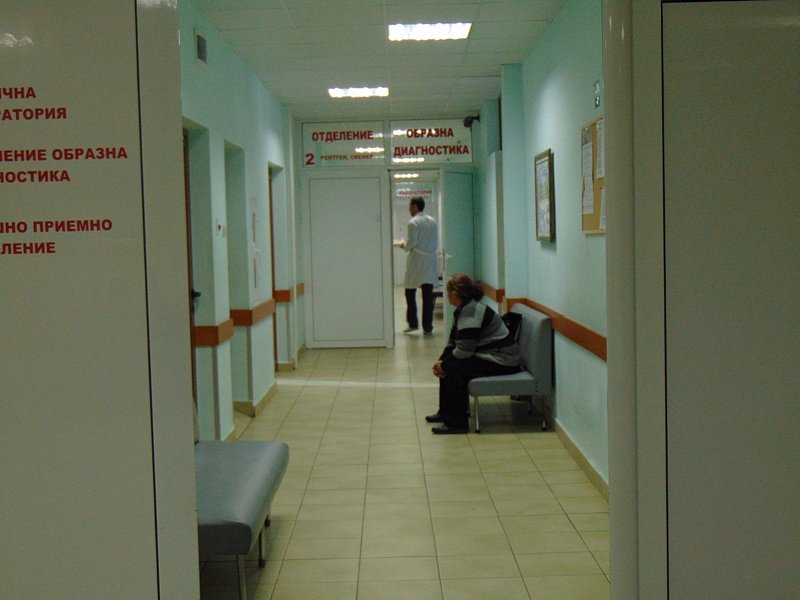 Частните болници обвиняват кабинета в непозволена държавна помощ заради субсидията за сестринските заплати