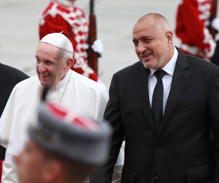 Борисов пръв посрещна папата у нас в неделя, сн. БГНЕС