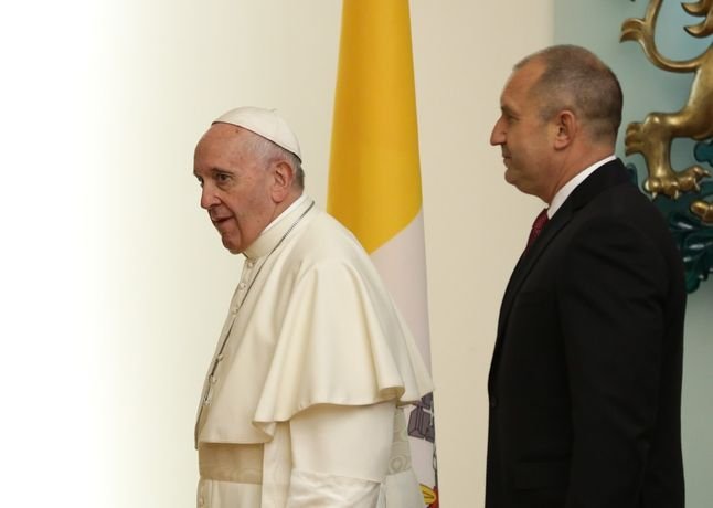 Светият отец призова България да даде надежда на младежите си