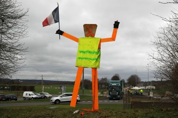 Над 30 000 "жълти жилетки" демонстрирахаза 22-ри път във Франция
