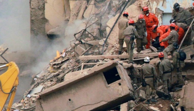 Най-малко петима души загинаха при срутване на сграда в Рио де Жанейро