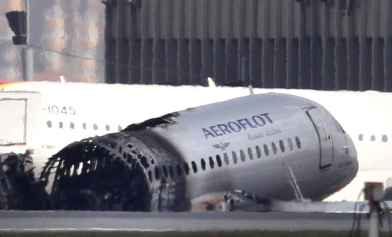Причините за подпалването на самолета на "Шереметиево" остават неясни
