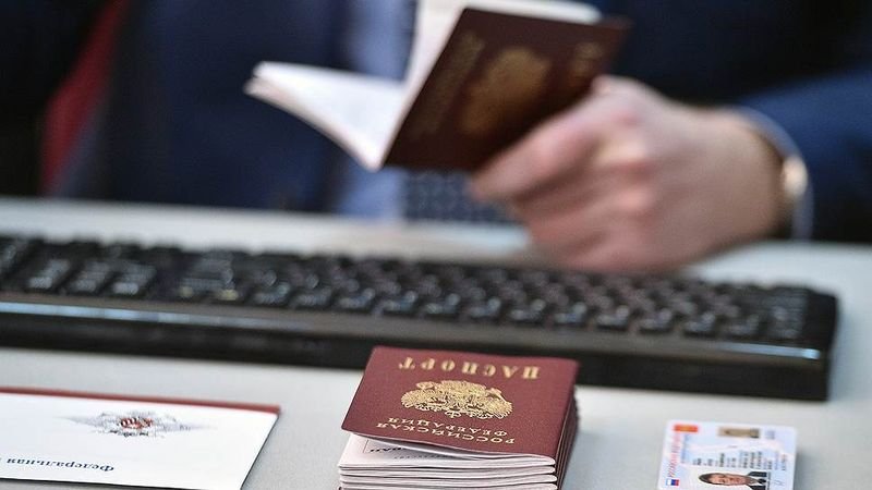 Кремъл се готви да раздава руски паспорти в сепаратистките райони на Източна Украйна