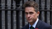 Уволненият заради скандала "Хуавей" британски министър отрича да е замесен