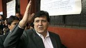 Бивш президент на Перу се простреля, докато полицаи идваха да го арестуват