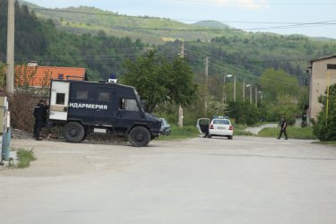 Полицейска блокада в Костенец заради издирването на беглеца Зайков. Сн. БГНЕС