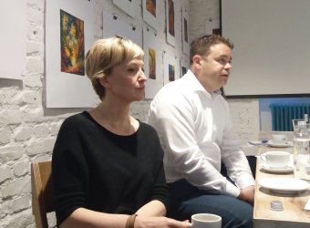 Михаела Калайджиева и Джейсън Кинг представят визията на телекома за пазара у нас, сн. Mediapool